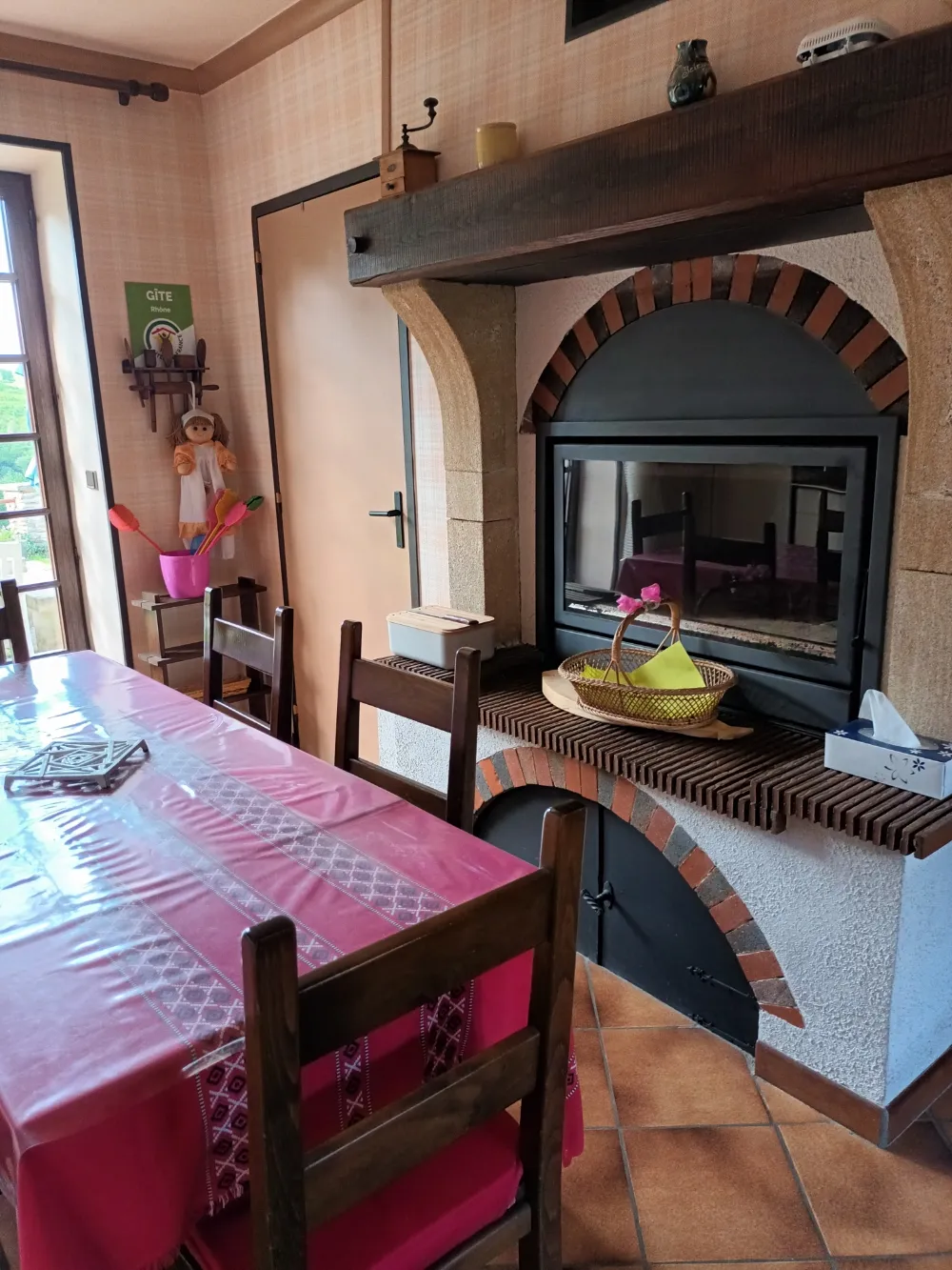 Deuxième chambre parentale du gîte dans le Pilat
